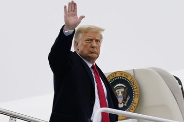 Báo Mỹ: Ông Trump tính bắn 21 phát đại bác ngày rời Nhà Trắng