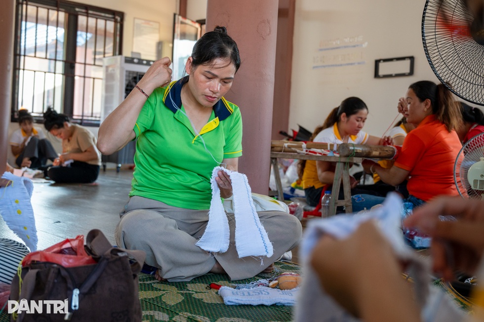 Làng Nủ sau bão: Từ nước mắt tang thương đến nụ cười hồi sinh - 12 Làng Nủ sau bão: Từ nước mắt tang thương đến nụ cười hồi sinh - 12