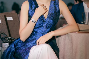 Hoa hậu Phạm Hương được vinh danh Gương mặt ấn tượng của năm