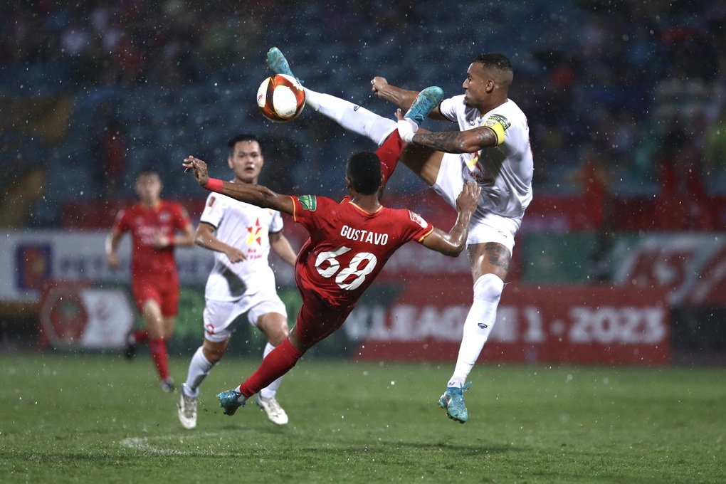 CLB Công An Hà Nội lên ngôi đầu bảng V-League 2023 - 6