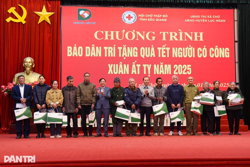 Báo Dân trí trao tặng quà Tết tới các gia đình người có công tại Bắc Giang - 1 Báo Dân trí trao tặng quà Tết tới các gia đình người có công tại Bắc Giang - 1