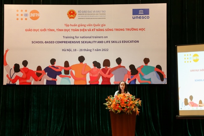 Bà Naomi Kitahara, Trưởng đại diện UNFPA tại Việt Nam phát biểu tại lớp tập huấn.