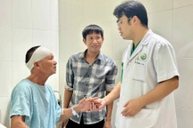 Tôn cứa đứt chân, chấn thương vì sập nhà do bão Bualoi