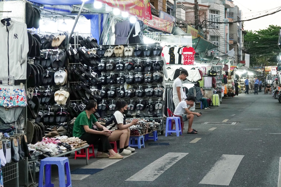 Thế tiến thoái lưỡng nan của tiểu thương chợ truyền thống - 5