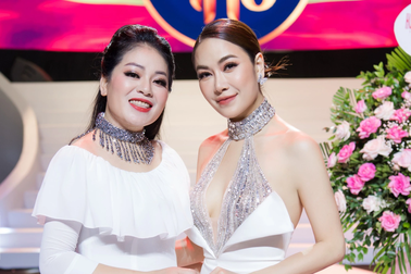 Tuyết Nga thể hiện giọng ca ngọt ngào trong đêm nhạc của cô giáo Anh Thơ