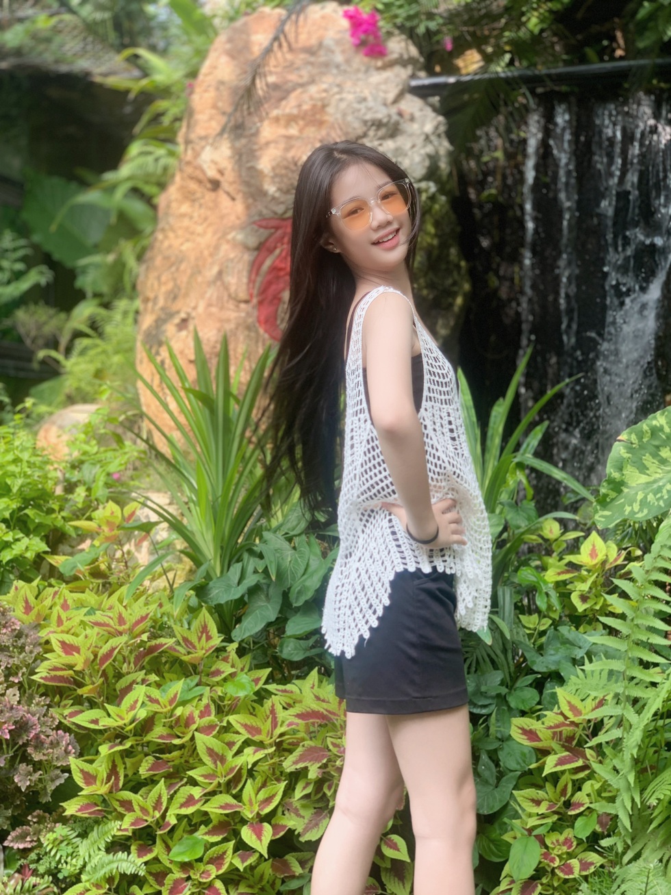 Cô bé 11 tuổi ở Quảng Bình cao 1,67m, đoạt cúp vàng mẫu nhí châu Á - 7 Cô bé 11 tuổi ở Quảng Bình cao 1,67m, đoạt cúp vàng mẫu nhí châu Á - 7