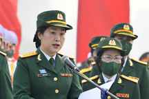 Quân đội hướng tới bỏ chiếc mũ mềm của nữ sĩ quan