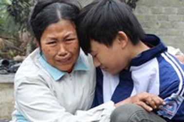 Cảnh tan hoang của hai mẹ con sau khi nhà bị cháy rụi