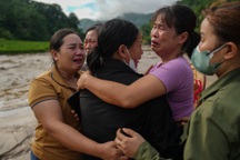 Lũ quét Làng Nủ: "Tôi còn chưa biết cả gia đình chết bao nhiêu người"
