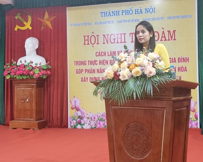 Bà Trần Thị Nhiên - Phó Chủ tịch UBND phường Khương Trung (quận Thanh Xuân, Hà Nội) chia sẻ tại hội nghị