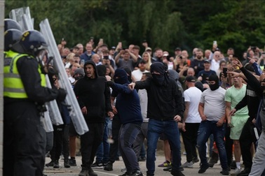 Anh trải qua đợt bạo loạn nghiêm trọng nhất trong 13 năm