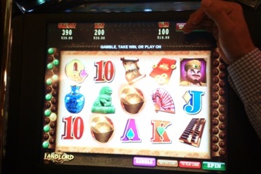 Khách sạn kiếm ngàn tỷ từ "trò đánh bạc"