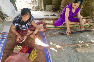 Đà Nẵng: Nghề dệt chiếu Cẩm Nê vang bóng có nguy cơ mai một