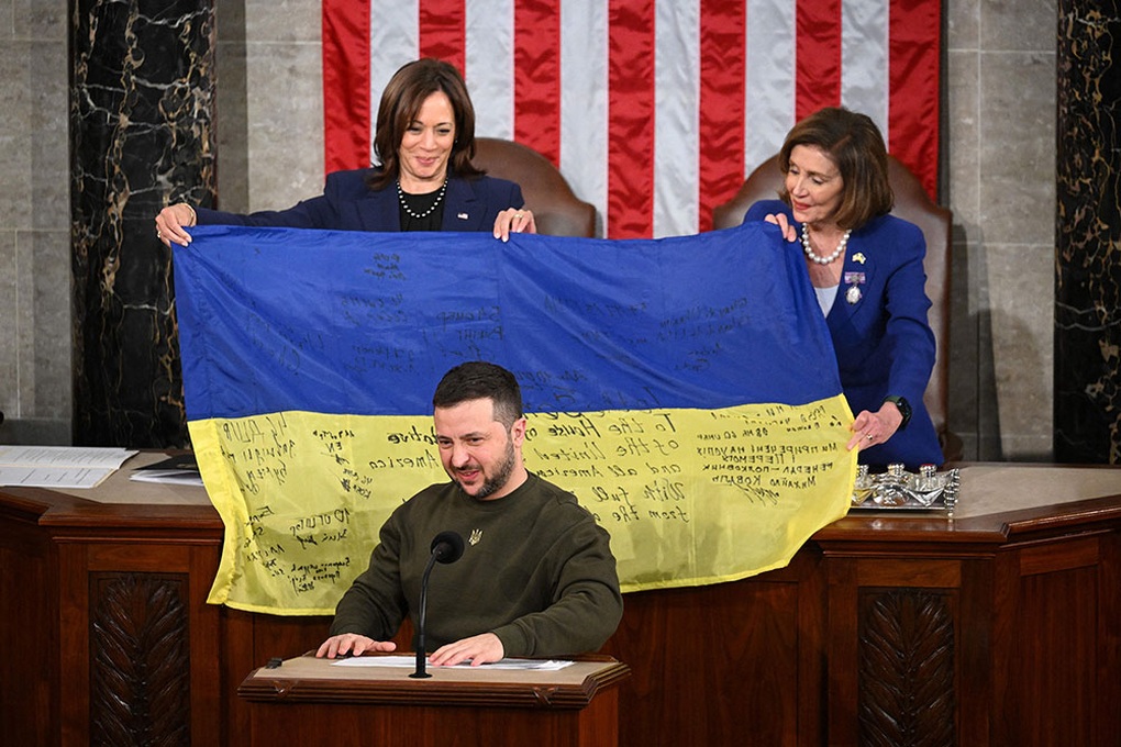 Hai món quà Tổng thống Ukraine mang tới Mỹ - 2 Hai món quà Tổng thống Ukraine mang tới Mỹ - 2
