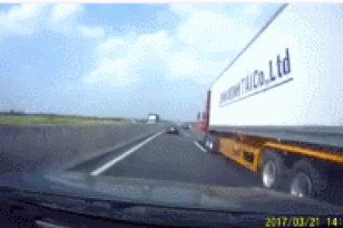 Tổng hợp clip đặc sắc trong tuần: Giao thông muôn màu