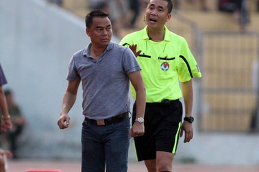 HLV Trần Tiến Đại bị cấm chỉ đạo 4 trận