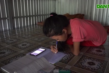 Cha mất, mẹ bỏ đi, cậu bé 9 tuổi trở trụ cột cho gia đình