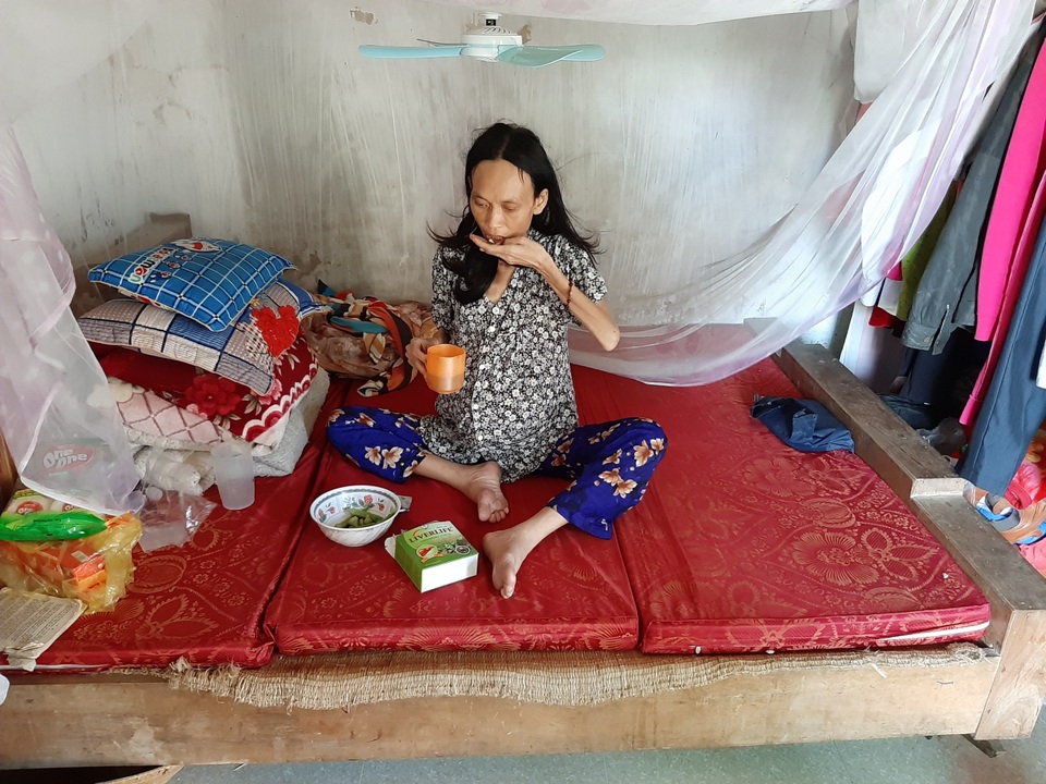 Quặn lòng cảnh người mẹ tiều tuỵ nhìn con thơ khóc ngằn ngặt thèm sữa - 6 Quặn lòng cảnh người mẹ tiều tuỵ nhìn con thơ khóc ngằn ngặt thèm sữa - 6