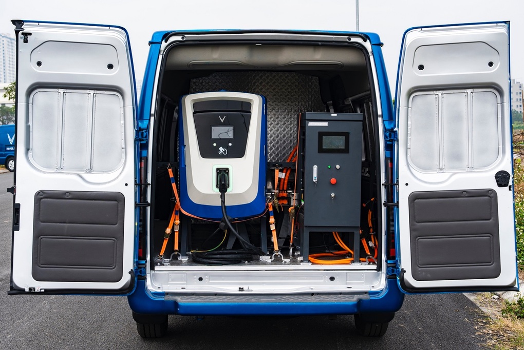 Vinfast triển khai dịch vụ sạc pin lưu động 24/7 trên toàn quốc - 4 Vinfast triển khai dịch vụ sạc pin lưu động 24/7 trên toàn quốc - 4