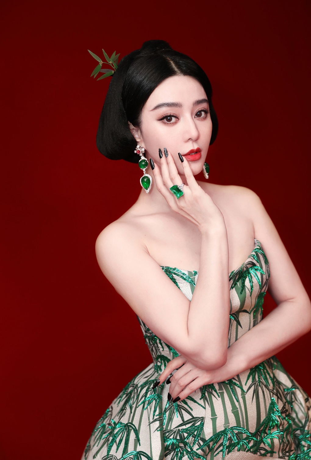 Phong cách gây bão của Phạm Băng Băng tại Cannes, có váy của NTK Việt - 2 Phong cách gây bão của Phạm Băng Băng tại Cannes, có váy của NTK Việt - 2