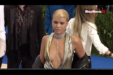 Sofia Richie, Paris Jackson đọ dáng