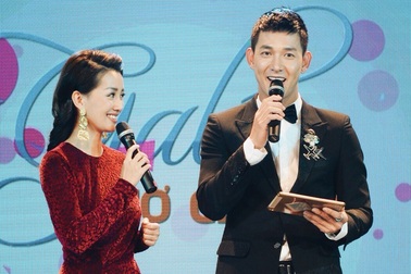 BTV Quỳnh Chi khen ngợi “soái ca” “Hậu duệ mặt trời” lần đầu làm MC