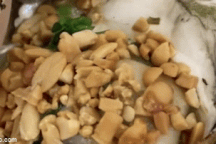 Dòi bò lúc nhúc trong món hàu nướng mỡ hành ở nhà hàng