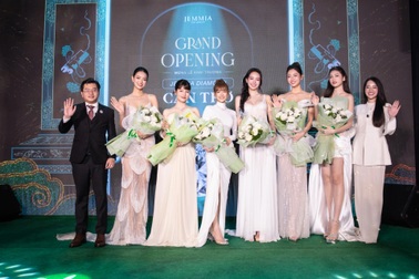 Jemmia Diamond khai trương tại Cần Thơ, trao 100 triệu đồng cho quỹ từ thiện
