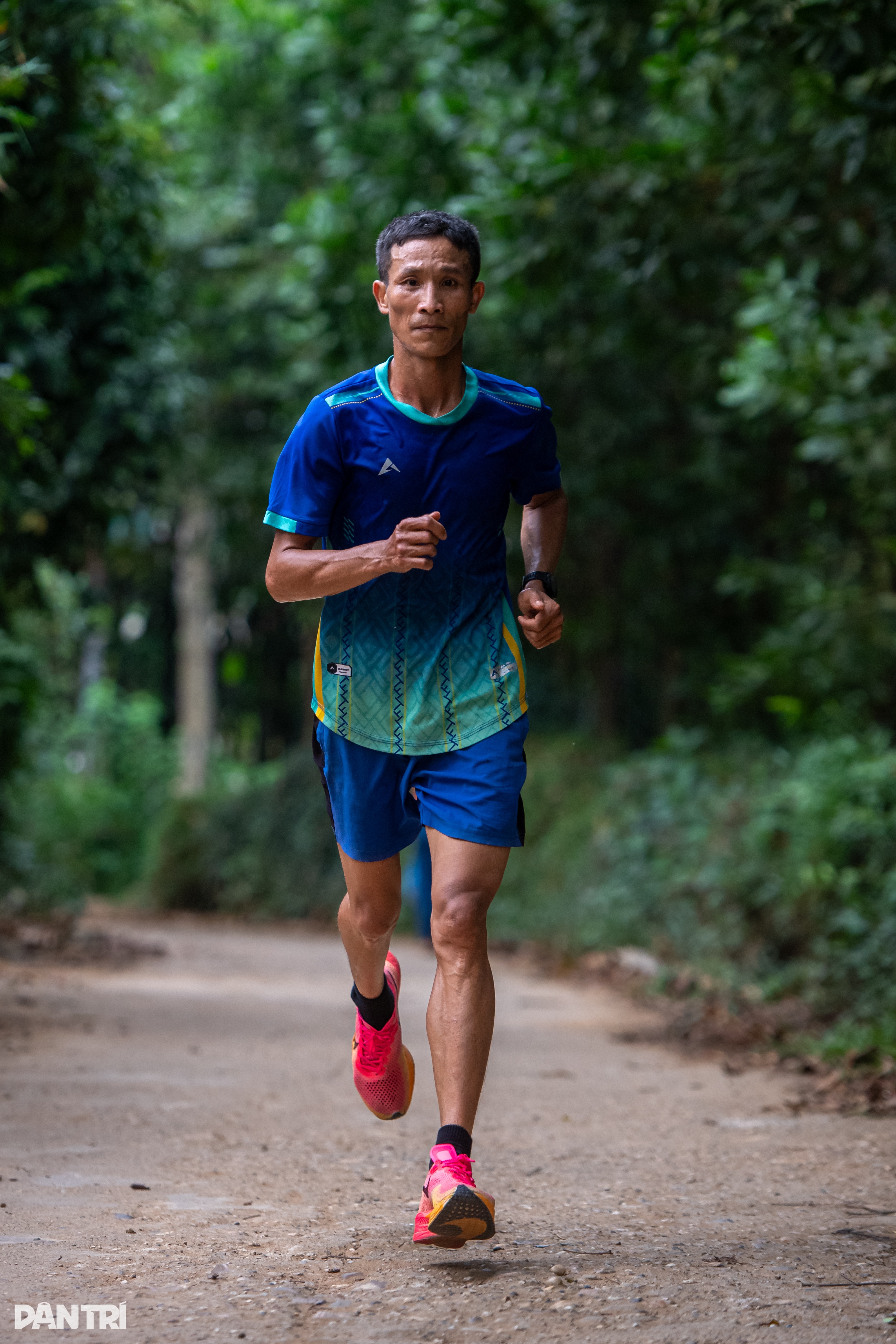 View - Anh nông dân và giấc mơ ghi tên trên bảng vàng Marathon Việt Nam | Báo Dân trí