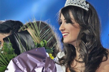 Thêm một Hoa hậu bị tước vương miện