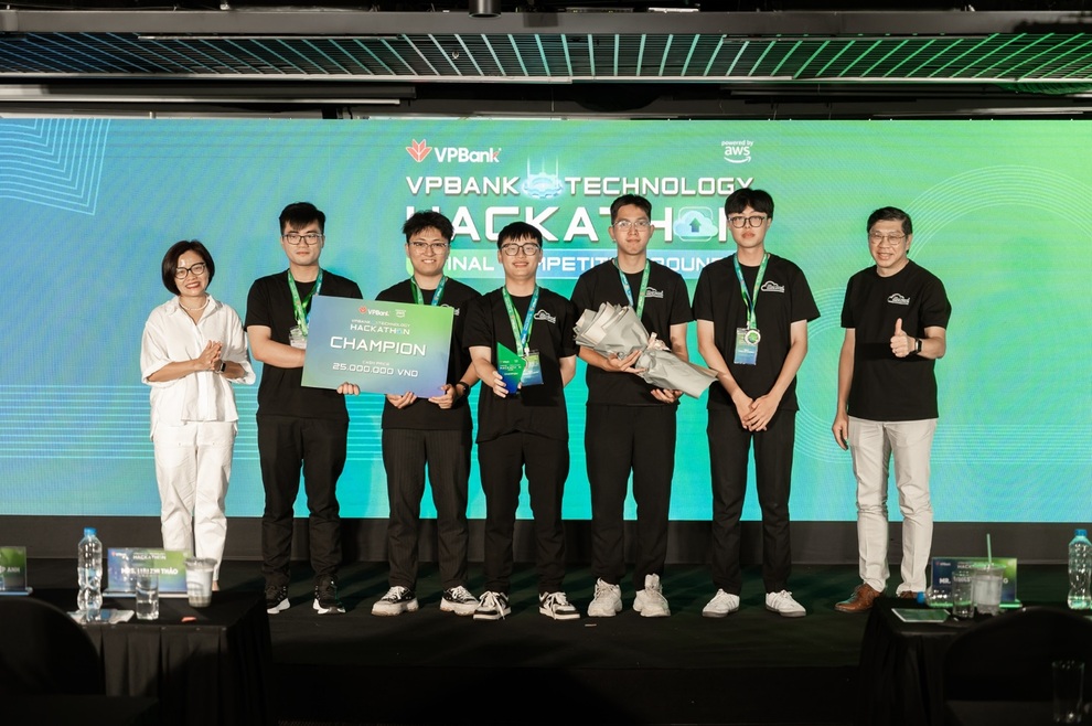 VPBank Technology Hackathon 2025: Những người trẻ viết tương lai cho ngân hàng số - 2 VPBank Technology Hackathon 2025: Những người trẻ viết tương lai cho ngân hàng số - 2