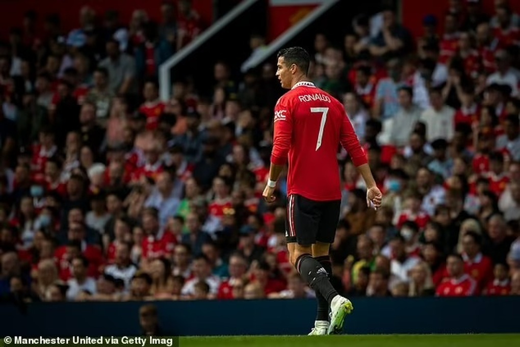 C.Ronaldo phản ứng cực sốc sau khi bị HLV Erik Ten Hag thay ra sớm - 4 C.Ronaldo phản ứng cực sốc sau khi bị HLV Erik Ten Hag thay ra sớm - 4
