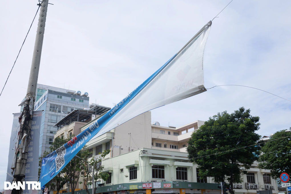 Sở Xây dựng TPHCM: Quảng cáo trên trụ chiếu sáng là không phù hợp - 1 Sở Xây dựng TPHCM: Quảng cáo trên trụ chiếu sáng là không phù hợp - 1