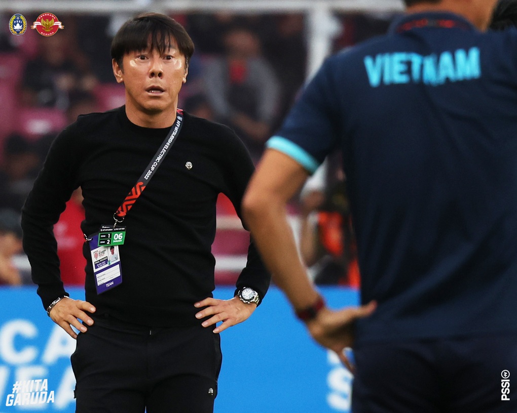 HLV Shin Tae Yong gây sức ép lên Văn Hậu trước trận Việt Nam - Indonesia - 2