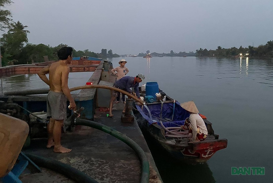Theo chân các Mạnh Thường Quân đi săn vàng cho vùng hạn mặn - 11 Theo chân các Mạnh Thường Quân đi săn vàng cho vùng hạn mặn - 11