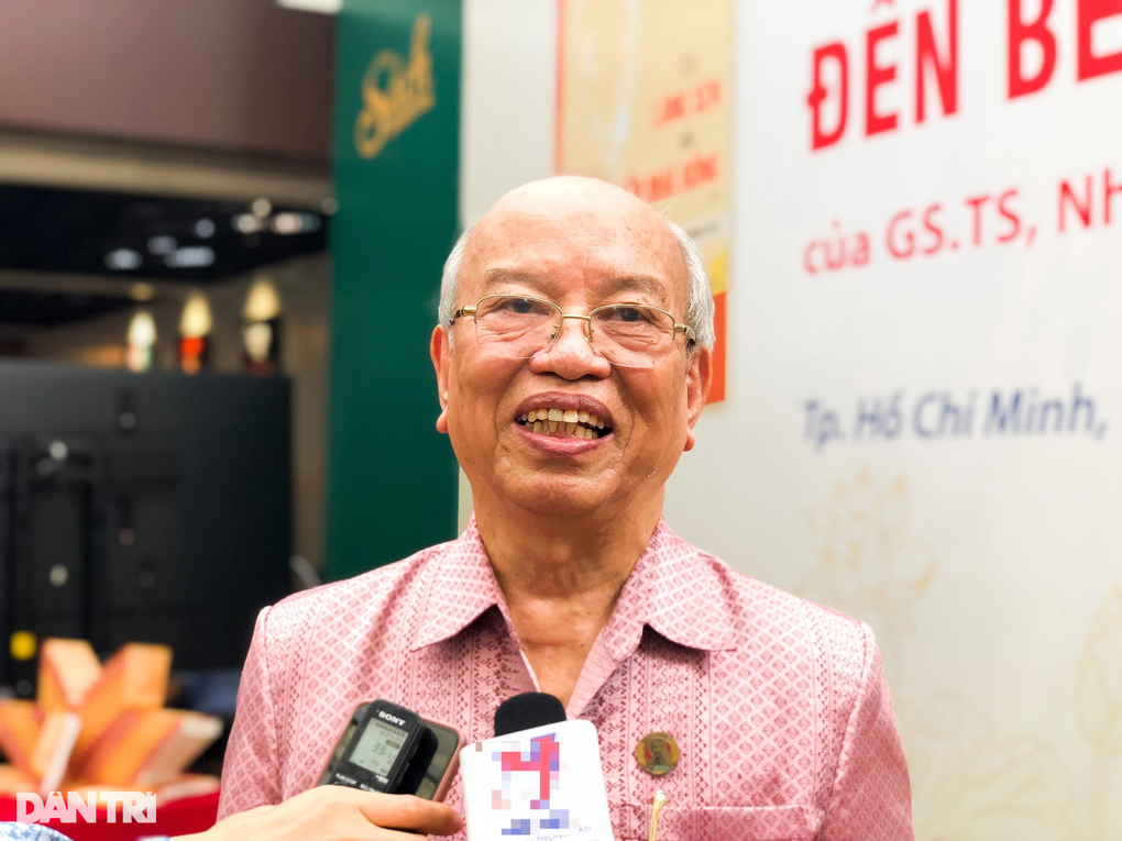 Từ Làng Sen đến Bến Nhà Rồng: Những câu chuyện cảm động về Bác Hồ - 1 Từ Làng Sen đến Bến Nhà Rồng: Những câu chuyện cảm động về Bác Hồ - 1