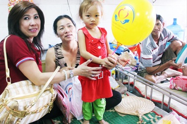 Khao khát làm từ thiện tại Việt Nam để “trả nợ lòng”­­­