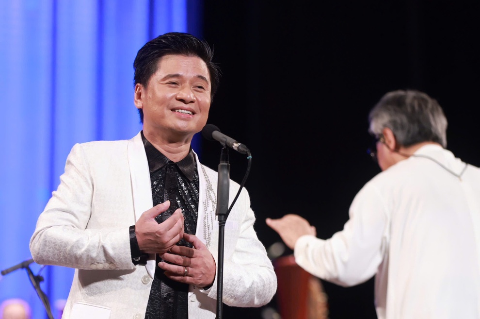 NSND Tấn Minh, Khánh Linh lần đầu hát hit mùa hè theo phong cách giao hưởng - 2 NSND Tấn Minh, Khánh Linh lần đầu hát hit mùa hè theo phong cách giao hưởng - 2