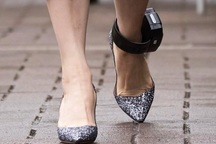 Bà Mạnh Vãn Chu được tháo vòng định vị sau gần 3 năm