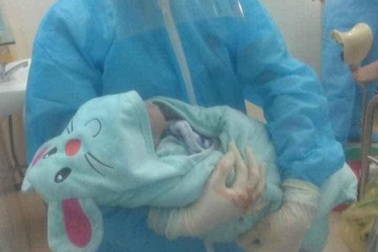 Công dân đặc biệt chào đời trong khu cách ly