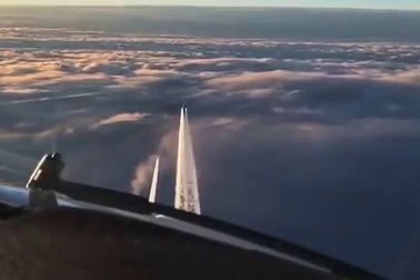 Chiến đấu cơ Đức áp sát máy bay chở hàng trăm khách mất liên lạc