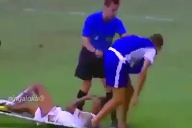 Cười nghiêng ngả trước những sự cố hài hước của các nhân viên cứu hộ