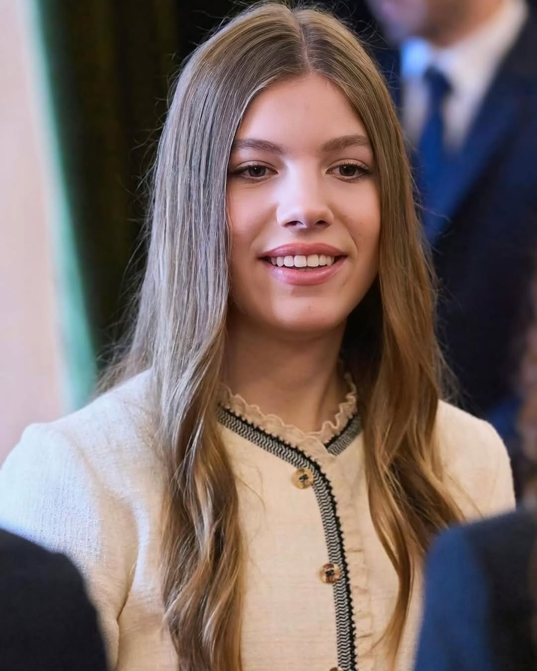 18-летняя испанская принцесса привлекательна как звезда и обладает изысканным чувством моды - 10 Công chúa Tây Ban Nha 18 tuổi cuốn hút như ngôi sao, gu thời trang đẳng cấp - 10
