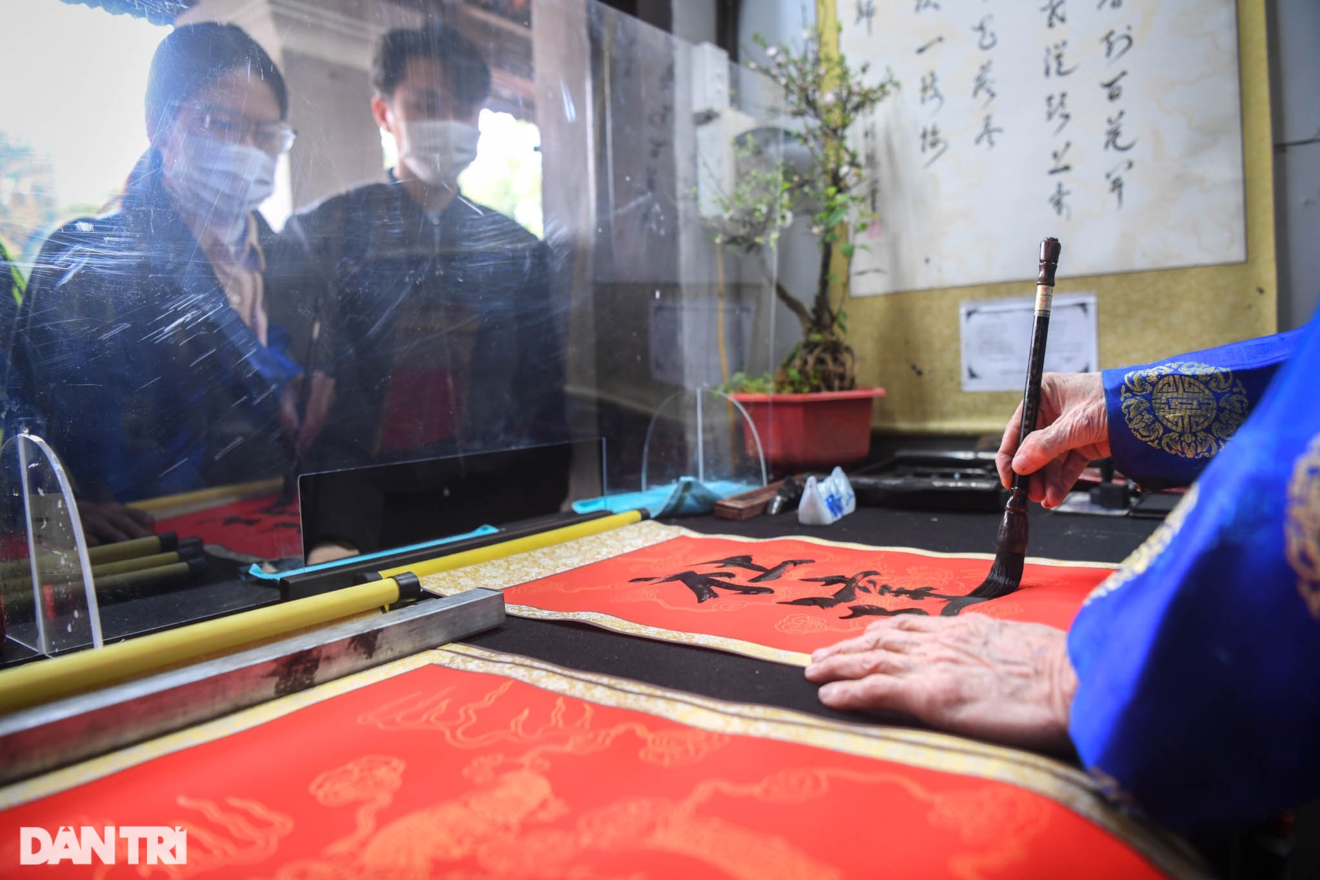 Người dân phấn khởi đi lễ ngày đầu di tích, danh thắng ở Hà Nội mở cửa lại - 17 Người dân phấn khởi đi lễ ngày đầu di tích, danh thắng ở Hà Nội mở cửa lại - 17