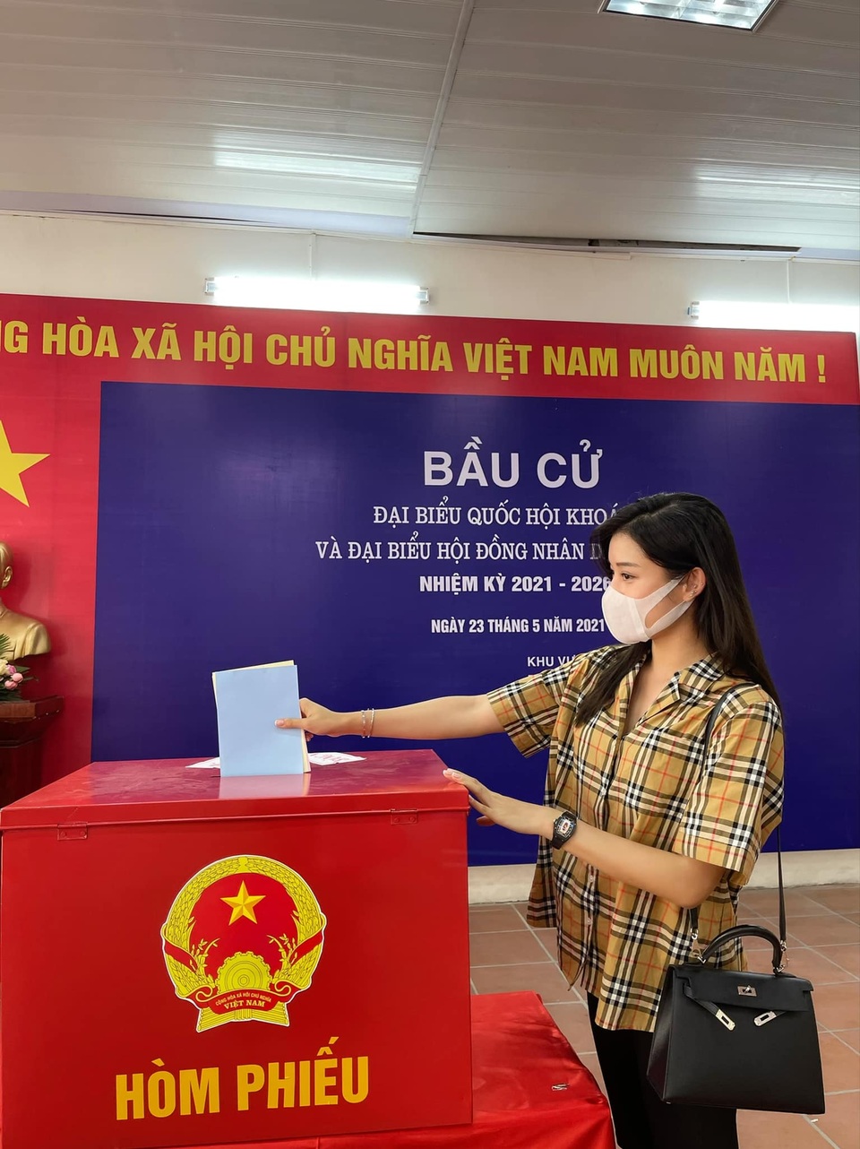 Nghệ sĩ Việt cả nước tích cực tham gia bầu cử trong ngày hội toàn dân - 17 Nghệ sĩ Việt cả nước tích cực tham gia bầu cử trong ngày hội toàn dân - 17