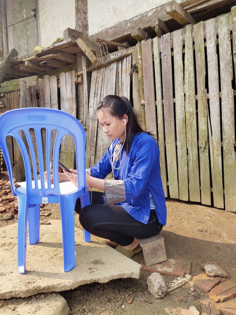 Rất nhiều học sinh vùng khó không thể tiếp cận phương pháp học trực tuyến - 4 Rất nhiều học sinh vùng khó không thể tiếp cận phương pháp học trực tuyến - 4