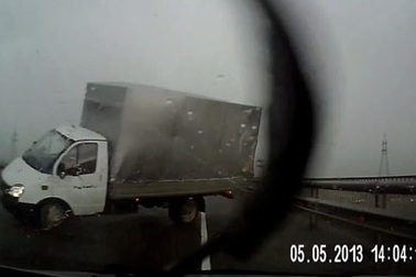 Lái xe trời mưa - Cẩn tắc vô áy náy