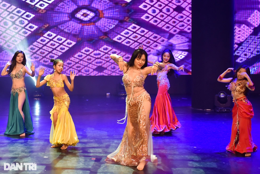 Mãn nhãn các tiết mục Belly Dance trong sự kiện kỷ niệm 10 năm cuộc thi - 2 Mãn nhãn các tiết mục Belly Dance trong sự kiện kỷ niệm 10 năm cuộc thi - 2