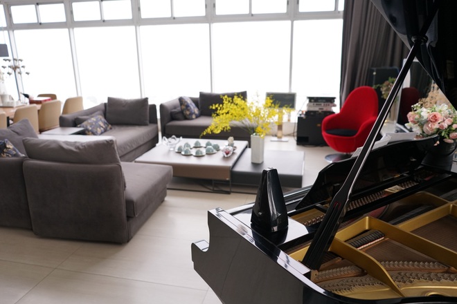 Căn penthouse “2 mặt tiền” với ban công ngập cây xanh của nữ đại gia Hà Nội - 6 Căn penthouse “2 mặt tiền” với ban công ngập cây xanh của nữ đại gia Hà Nội - 6
