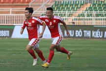 Công Phượng lại ghi dấu ấn, TPHCM ngược dòng thắng Quảng Nam